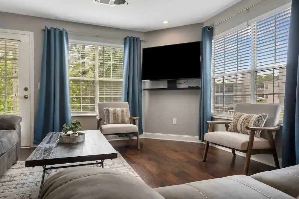 Tranquil Pondview Retreat - Balcony