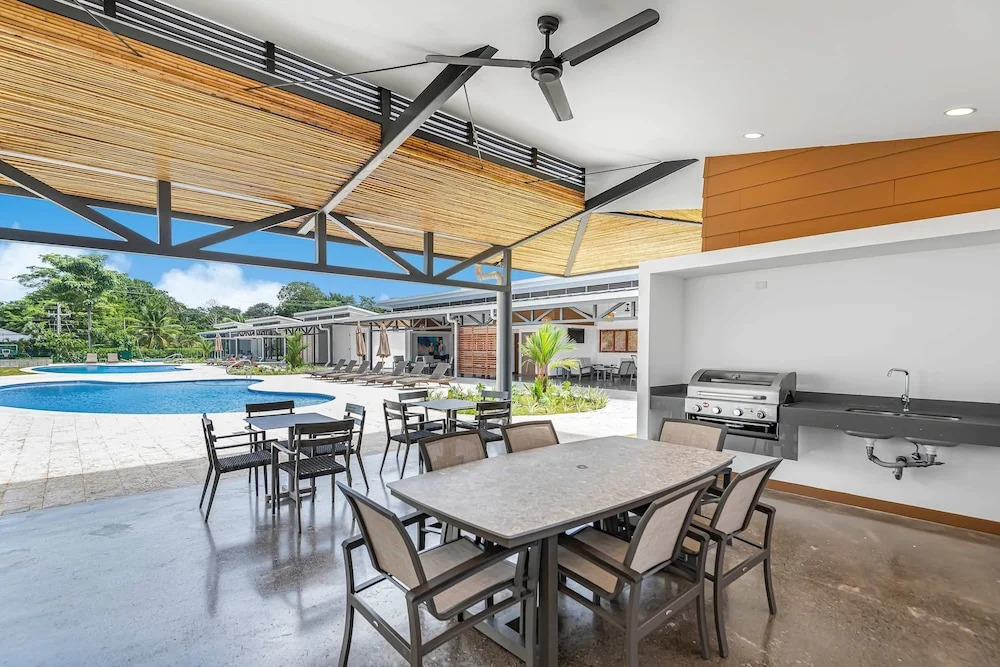 Contemporary Viva Jaco Residences Suite with Pool
