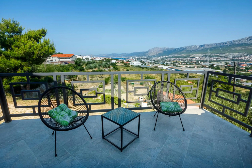 Luxury villa Stocia Split with swimming pool, sauna and jacuzzi in a peaceful location in Split