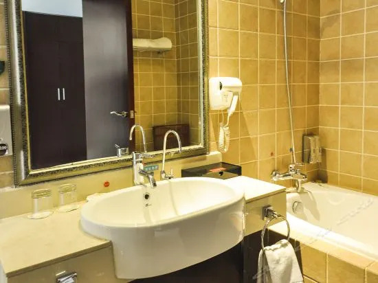 Golden Lion Crown Hotel