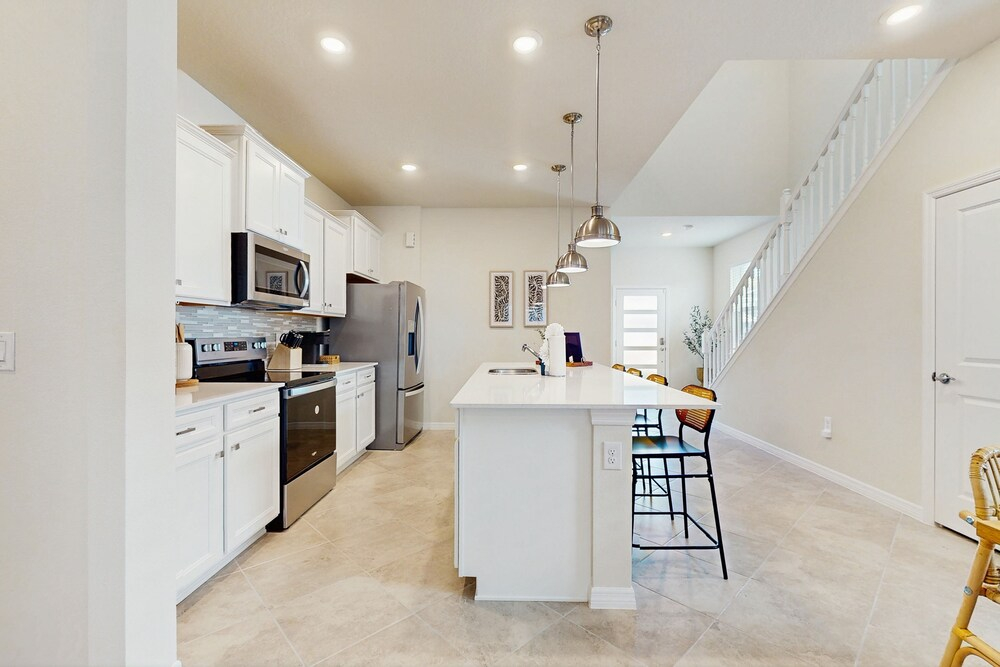Amazing Home With Outdoor Patio, Wifi, & Close to Local Attractions Near Orlando