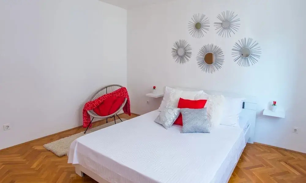 Apartment Red