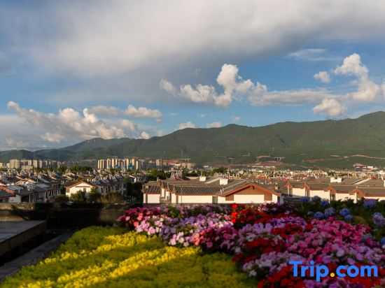 Peak Vista-Golden Peaks View Resort: Sky Garden Café & Snow Mountain Terrace (Lijiang Ancient Town)