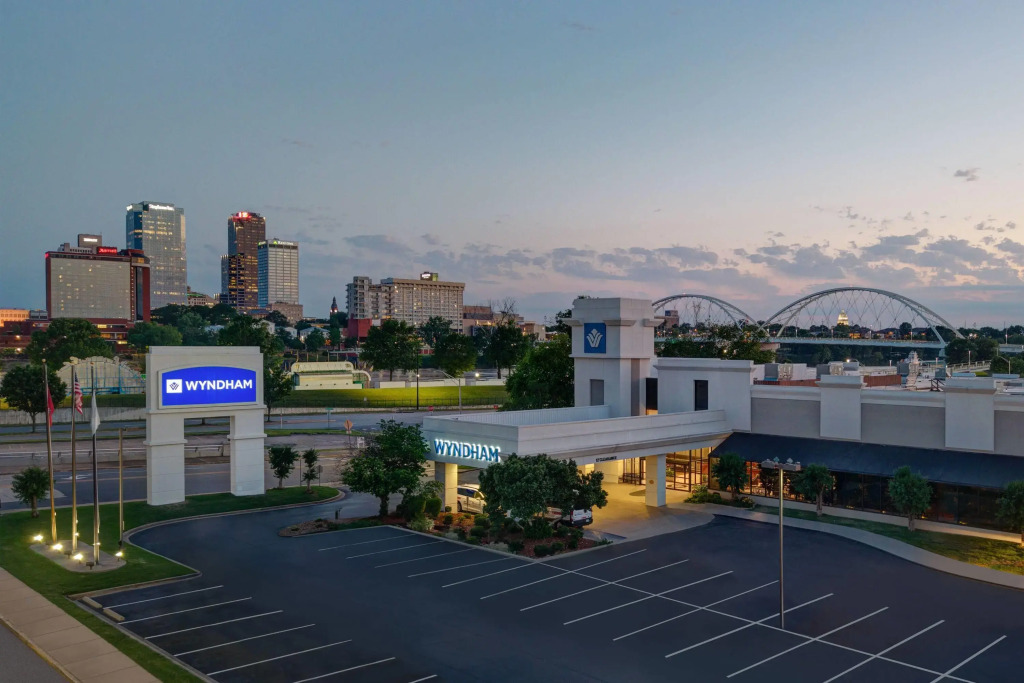Wyndham Riverfront Hotel