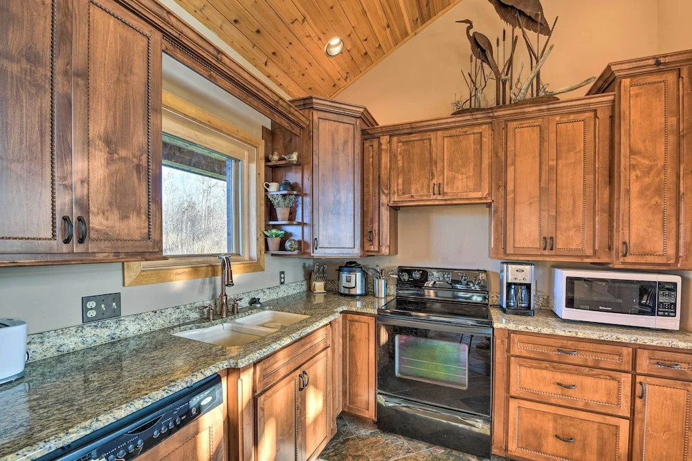 North Shore Cabin w/ Fire Pit By Gooseberry Falls!