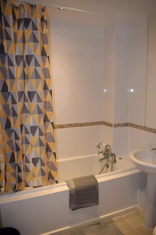 Comfortable Apartment Parking Included City Centre Proximity