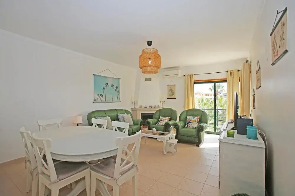 B16 - Sandy Pine Beachfront Flat in Lagos