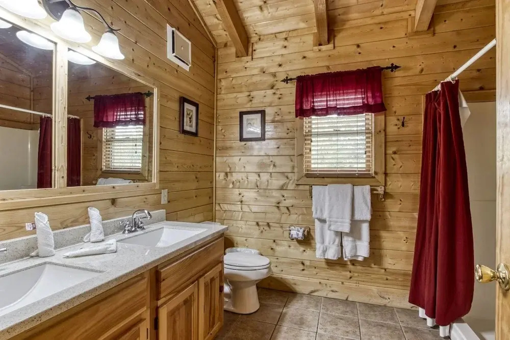 ERN819 - Mountain Majesty - Great Location! Close to All the Action! cabin