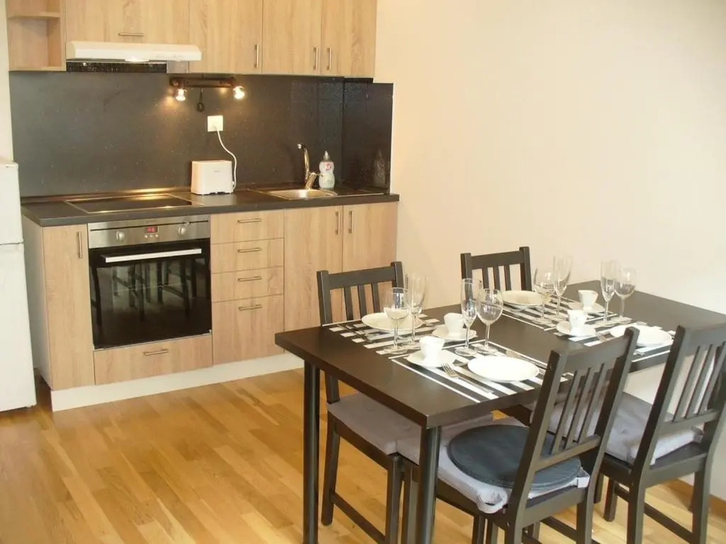 Garden apartment with garage in central Prague