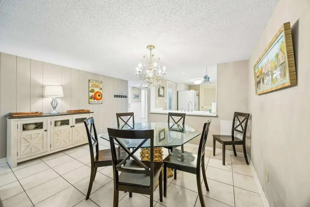 2070 Beachwood