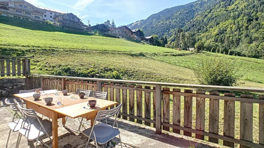 Joli APPARTEMENT DANS CHALET AVEC TERRASSE - SAINT JEAN D'AULPS - PROCHE MORZINE - 6 PERSONNES - LILOU