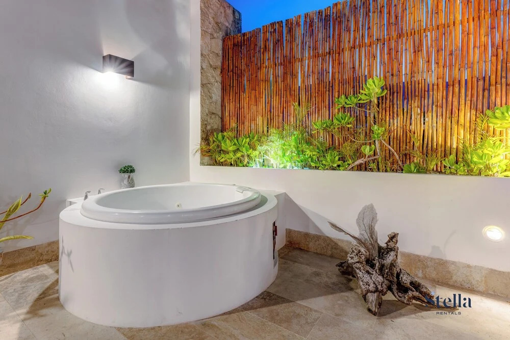 Private Rooftop 1BR Condo with Stunning Common Areas by Stella Rentals