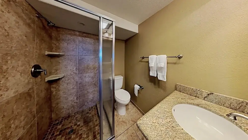 684 4 Bedroom Condo