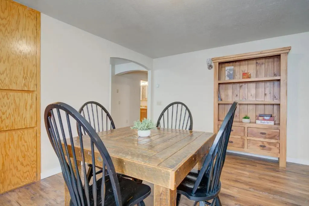 3 bedroom remodeled apt, 4 blocks from downtown
