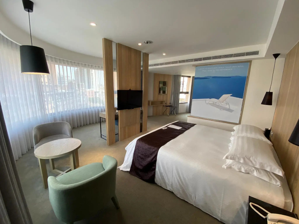 Gogo Hotel