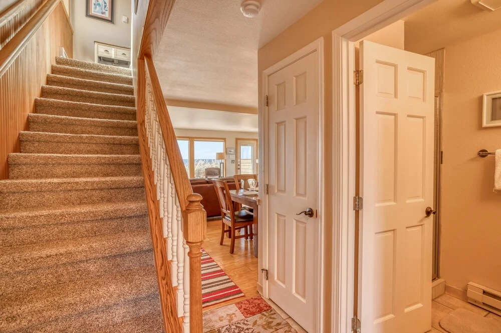 Breathtaking Ocean Views and Luxurious Comfort - Charming Beach Retreat