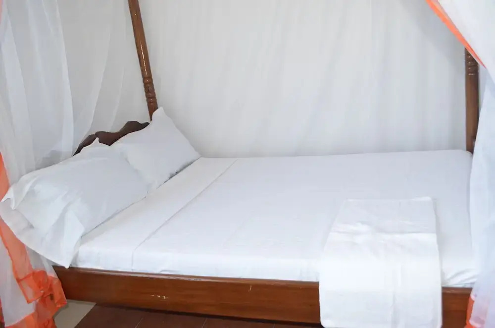 Whitesun Safari Hotel
