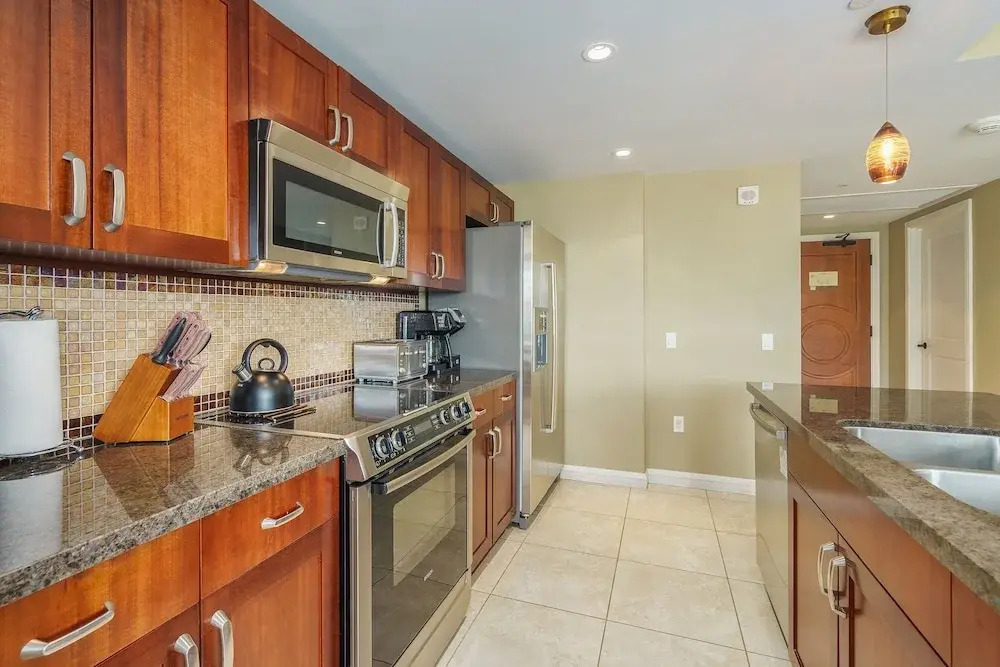 Honua Kai Hokulani 934, Renovated, AC, Large Lanai, No Carpet, Amazing Views!