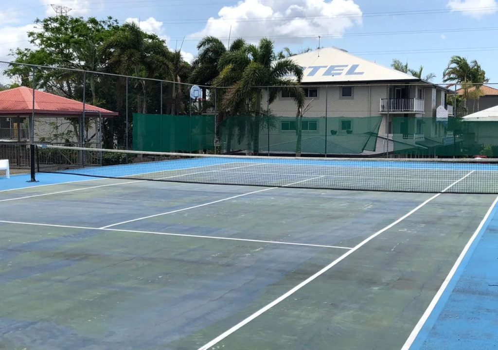 Cairns Reef Apartments & Motel
