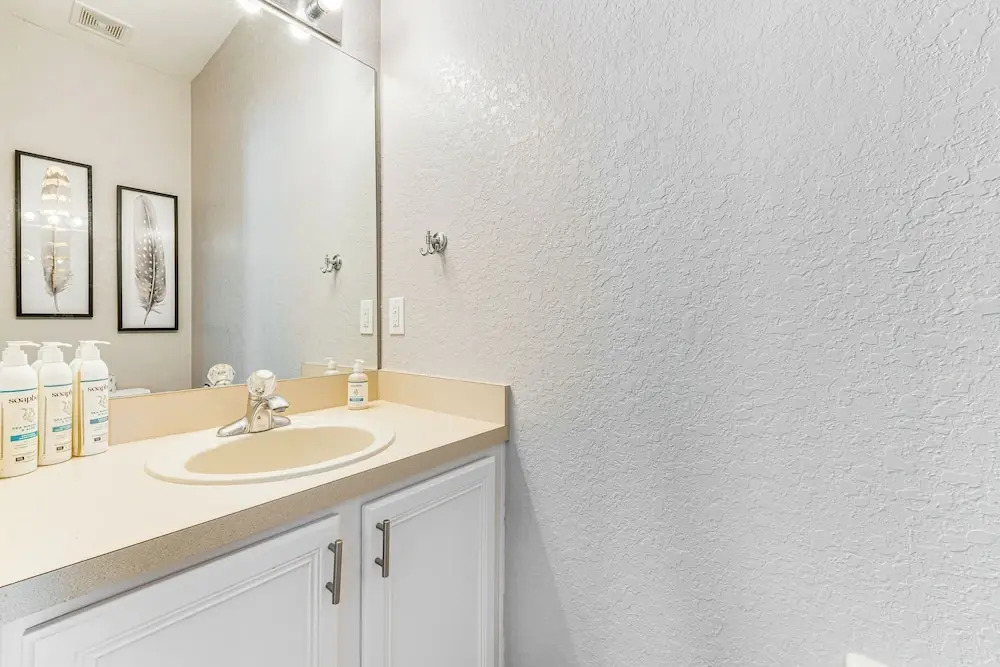 9 Mi to Wdw: Townhouse w/ Balcony in Davenport!