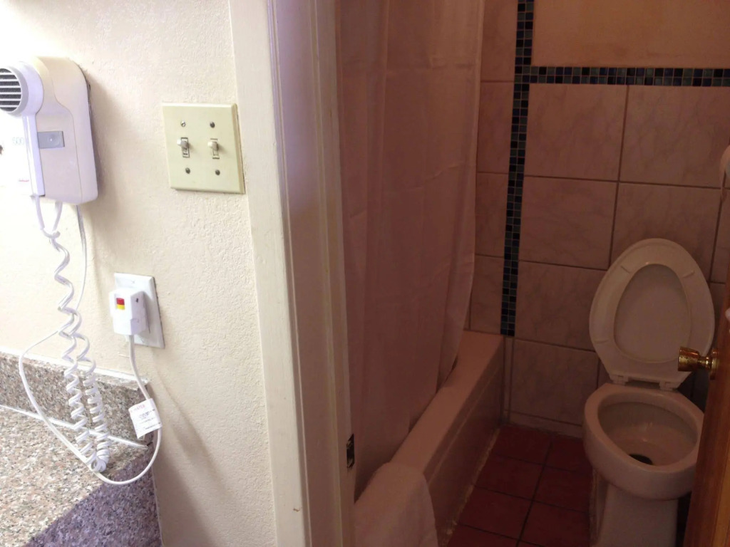Crown Inn Grand Prairie