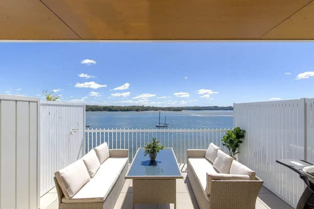 Superb 2-bed Apartment With Scenic Bay Views