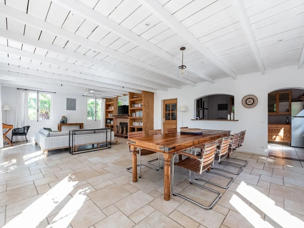 Lavish Holiday Home in La Croix-valmer With Swimming Pool