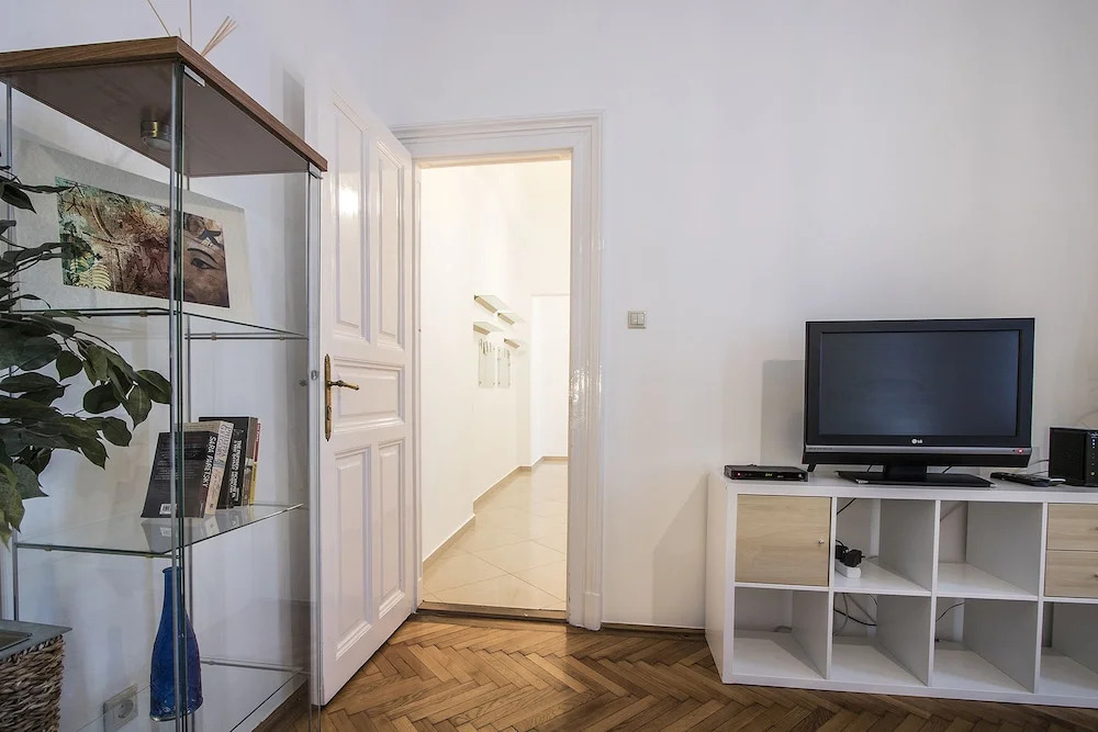 Large Central Apartments Kálmán Imre