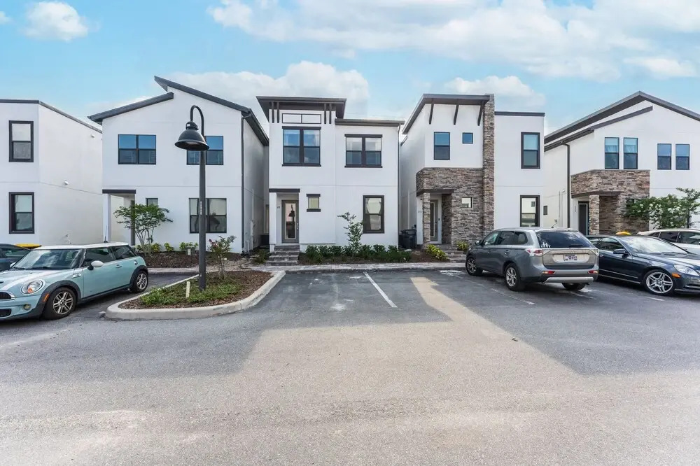 Fascinating 4br 3ba Pool Near Universal Studios 4 Bedroom Home by RedAwning