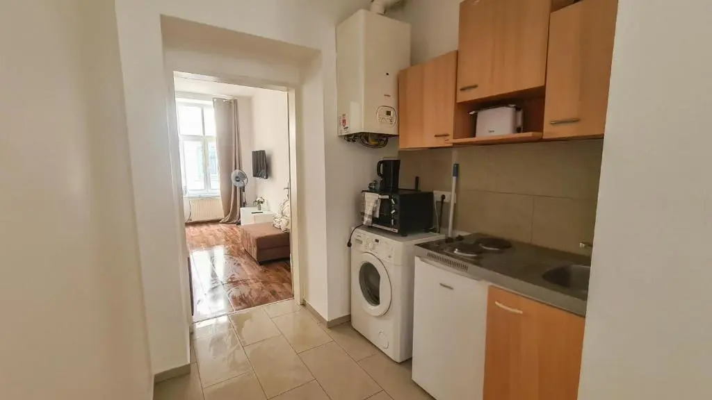 Peaceful 1BR Apt. near Metro Station Längenfeldg.