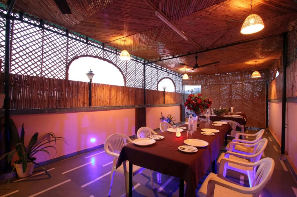 Star view by Hotel Black mooncouple friendly Near Rk ashram Metro