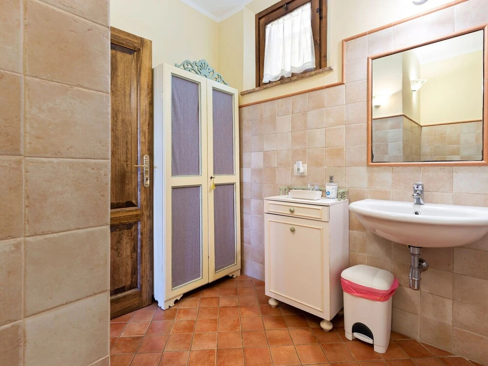 Quaint Holiday Home in Siena with Hot Tub