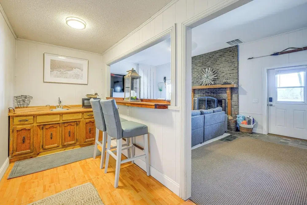 Lakefront Lake Oconee Home: Boat Dock + Hot Tub