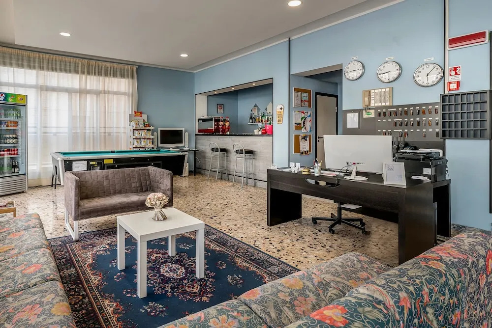 Sunflower Surf Youth Hotel
