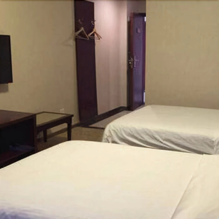 Zhongzhou Business Hotel (Luoyang Peony Park Shanghai Market Subway Station)(中州商务酒店(洛阳牡丹公园上海市场地铁站店))