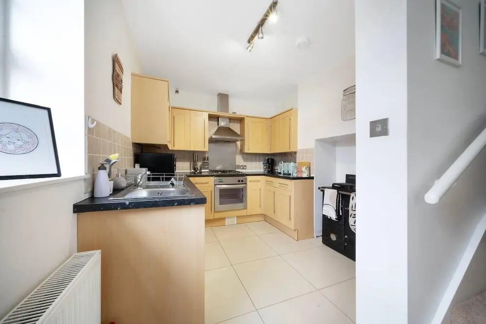 1 bed house, Free on street parking, Central