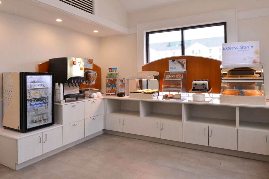Holiday Inn Express & Suites Springfield by IHG