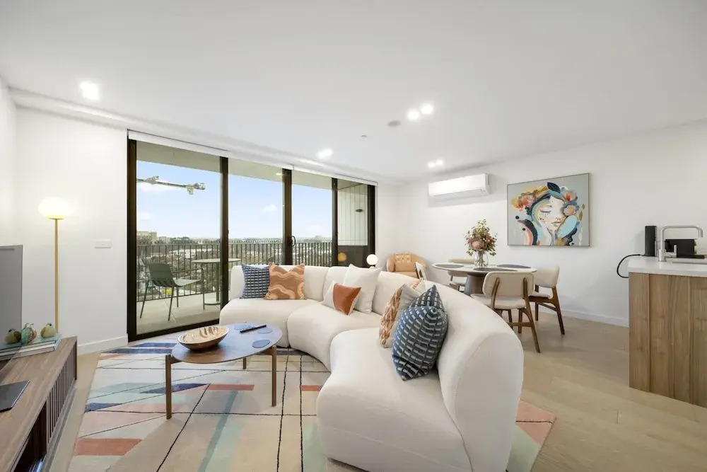 Sleek Inner-city 2-bed With Swimming Pool & BBQ