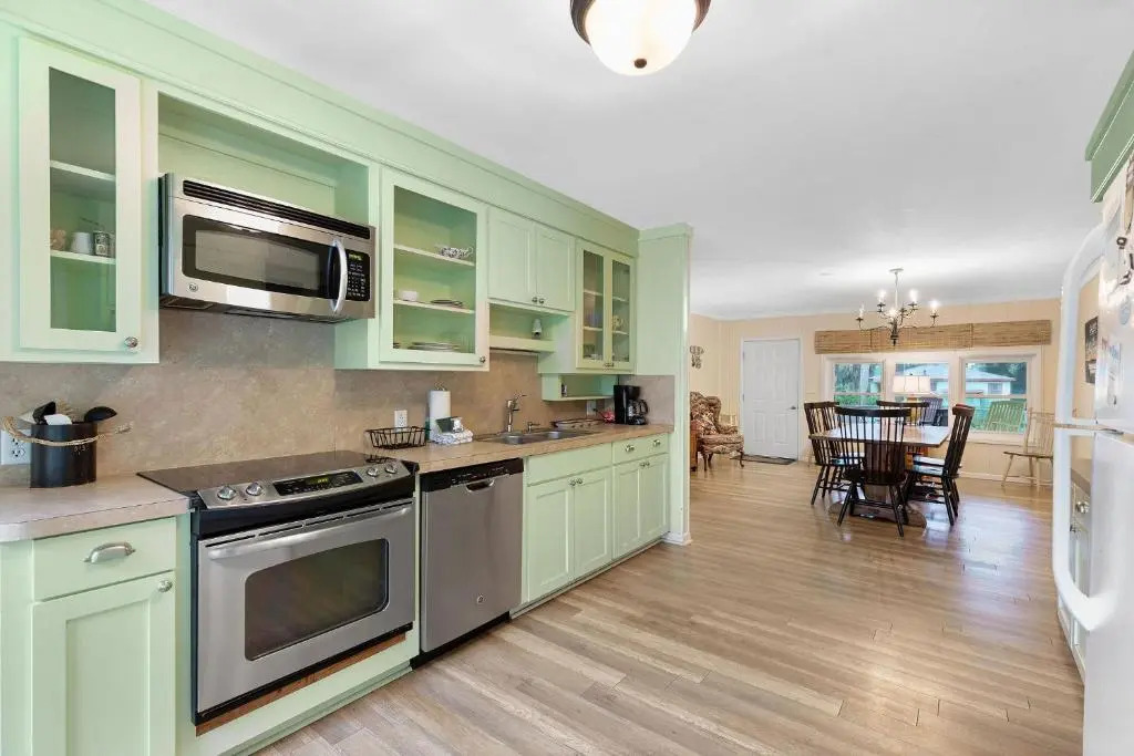 612 E Ashley - Shore Beats Work - 4 Bedrooms