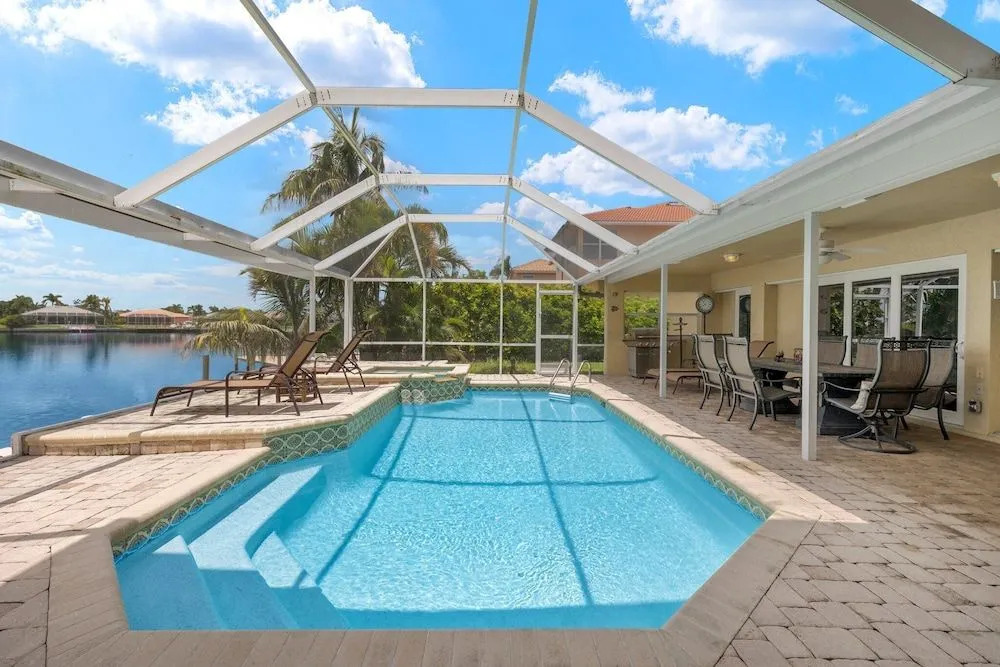 Luxurious Villa, Water Views, Heated Pool and Spa - Villa Lakeside Lookout - Roelens