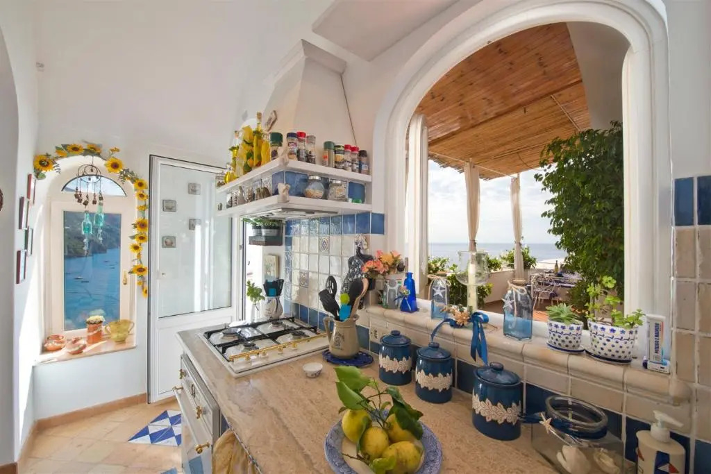 CASA NOEMI 4&2, Emma Villas