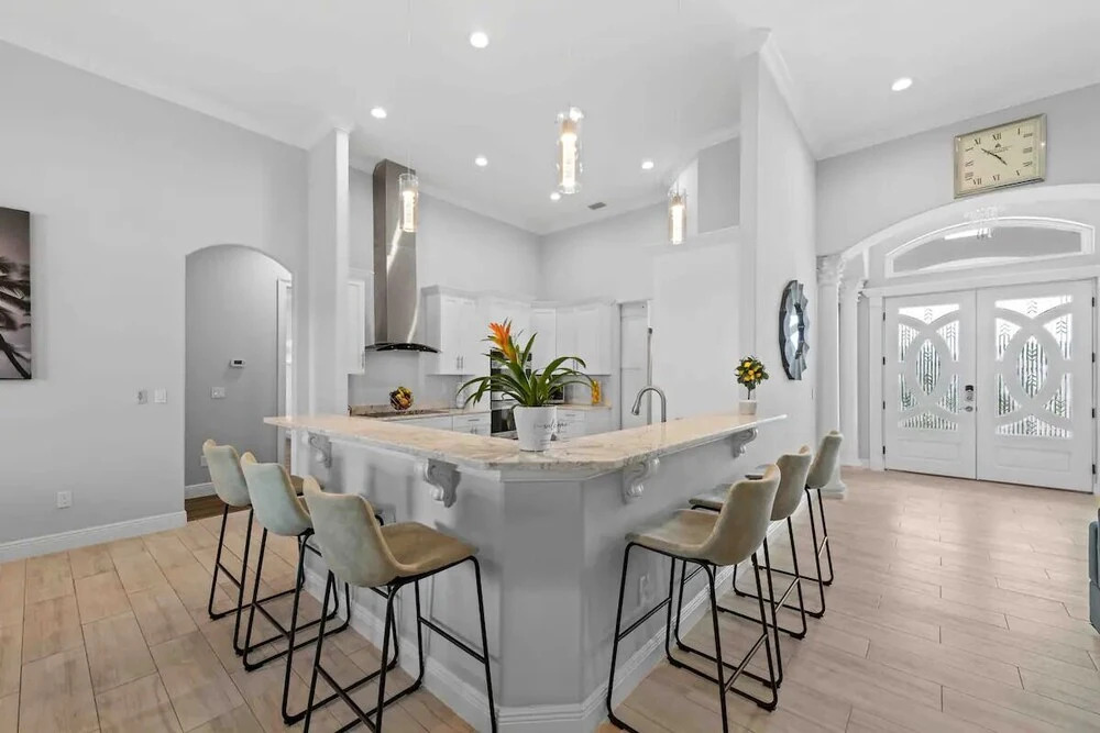 My Kind Of Town 5 Bedroom Home by Redawning