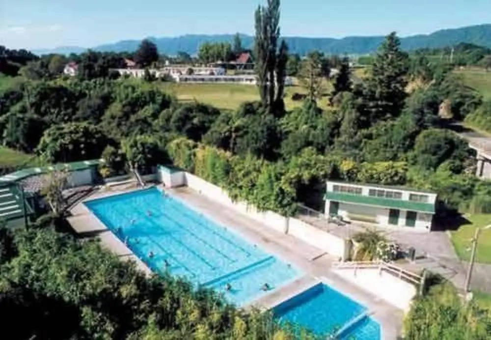 Opal Hot Springs And Holiday Park