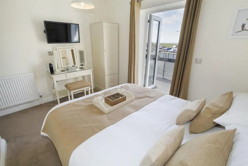 The Estuary Bar and Rooms