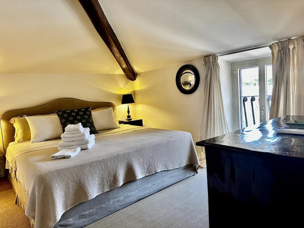 L Ortensia Bianca in Palazzo Ruspoli a Superb Retreat in the Most Elegant Palace in Rome