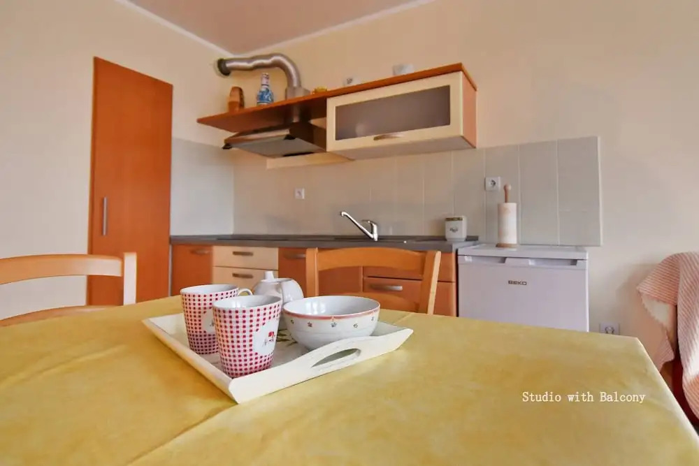 Flora - Studio Apartment