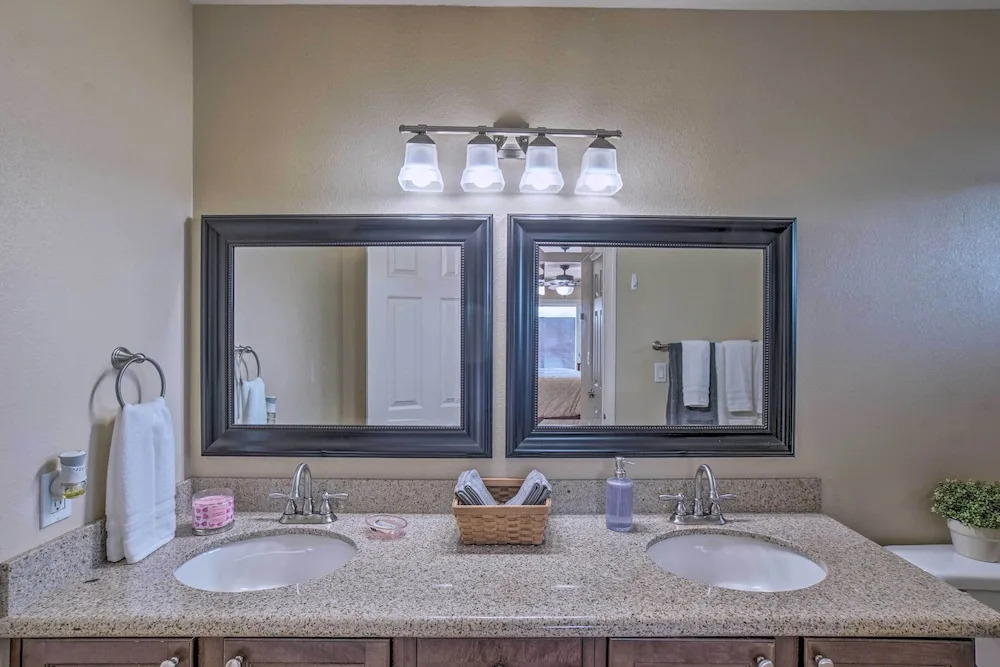 Pet-friendly Arizona Escape: Golf & Hike Nearby!