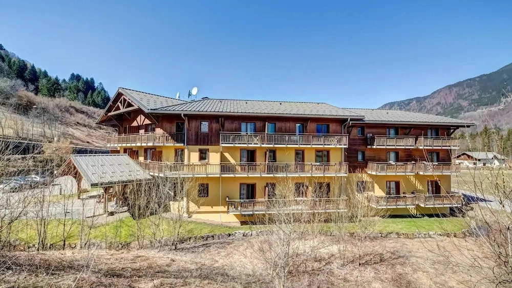 Couple Getaway With Mountain View
