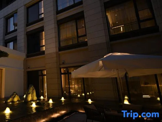 Yatong Lvhai Hotel