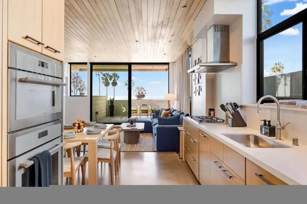 The Santa Monica Sunset - Beachfront Luxury